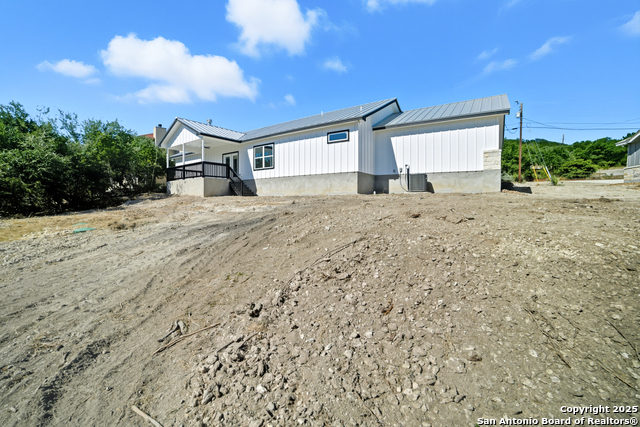 Image 28 of 37 For 221 Deer Oaks Dr