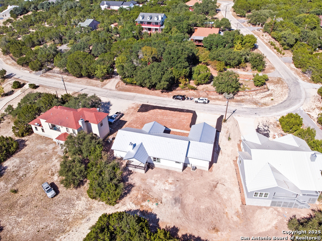 Image 31 of 37 For 221 Deer Oaks Dr