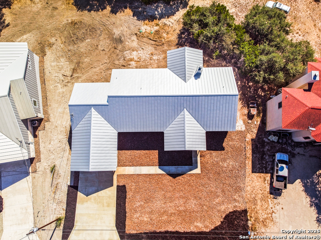 Image 32 of 37 For 221 Deer Oaks Dr