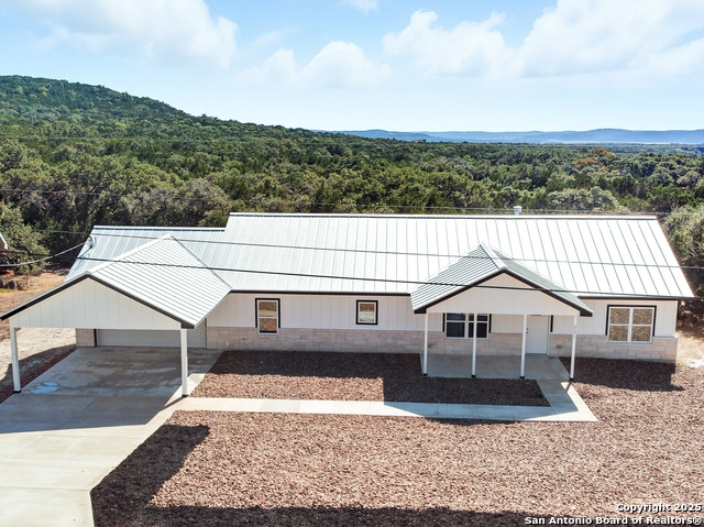 Image 33 of 37 For 221 Deer Oaks Dr