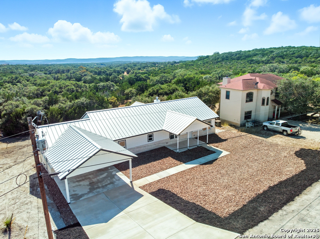 Image 34 of 37 For 221 Deer Oaks Dr