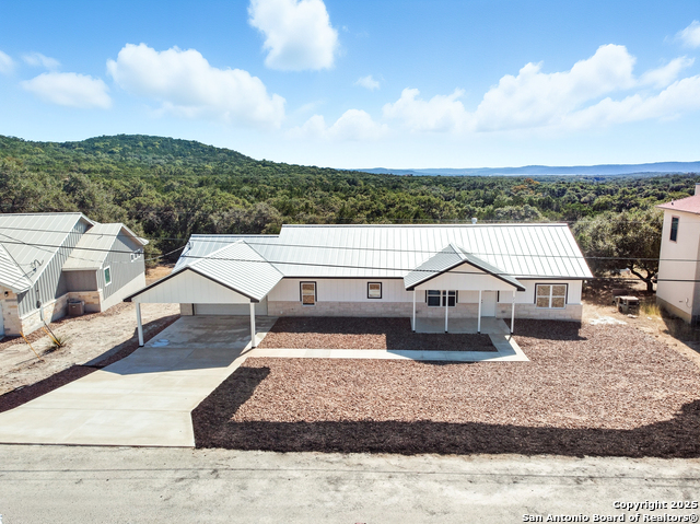 Image 5 of 37 For 221 Deer Oaks Dr