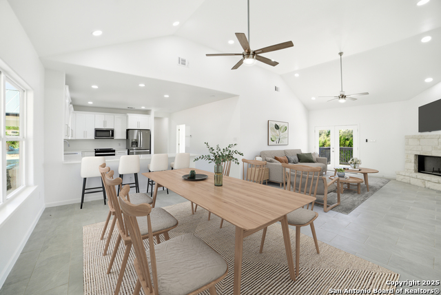 Image 6 of 37 For 221 Deer Oaks Dr