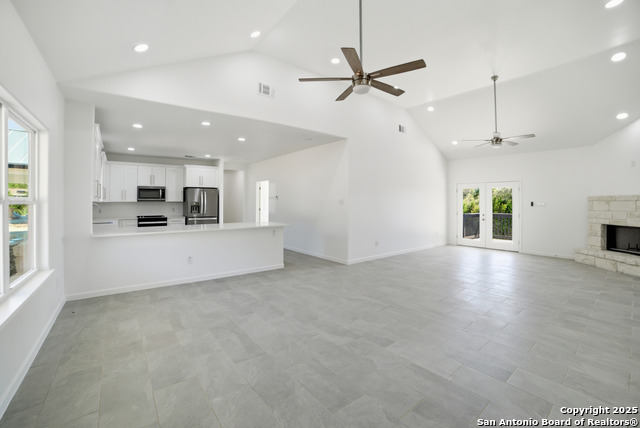 Image 7 of 37 For 221 Deer Oaks Dr