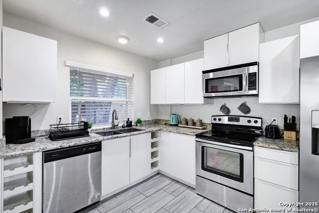 Image 11 of 36 For 13319 Stairock