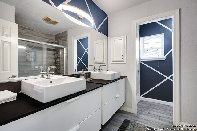 Image 25 of 36 For 13319 Stairock