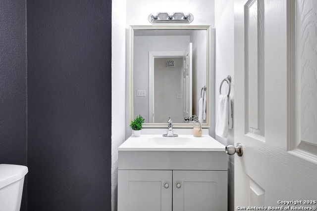 Image 27 of 36 For 13319 Stairock