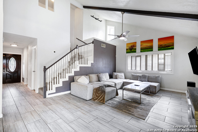 Image 5 of 36 For 13319 Stairock