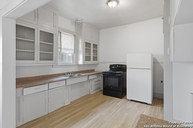 Image 10 of 18 For 613&615 Court E