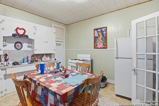 Image 14 of 18 For 613&615 Court E