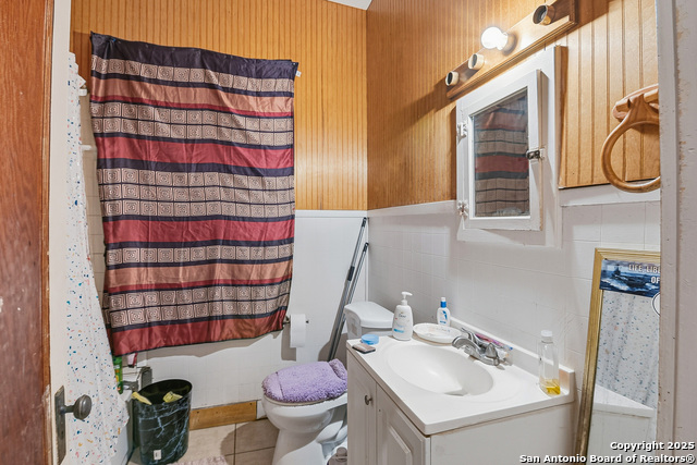 Image 15 of 18 For 613&615 Court E