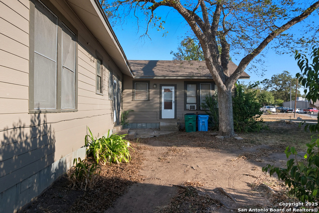 Image 2 of 18 For 613&615 Court E