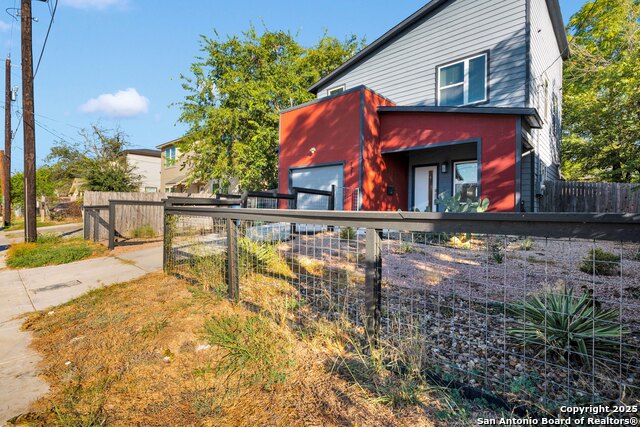 Image 2 of 23 For 121 Alabama St.