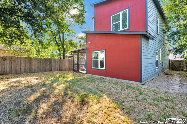 Image 21 of 23 For 121 Alabama St.