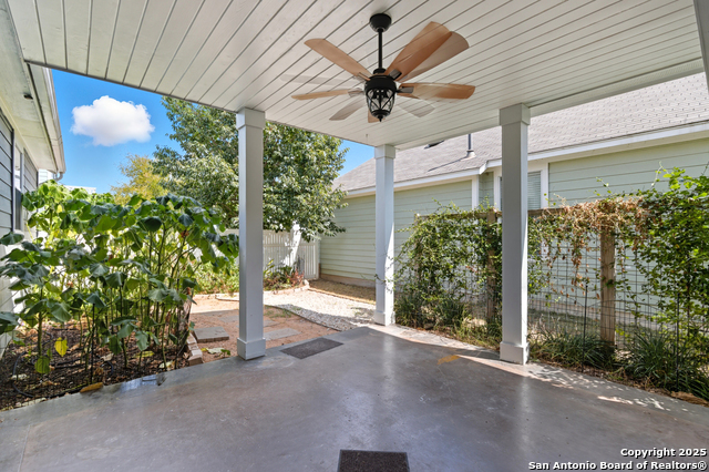 Listing photo id 8 for 327 Rachel St