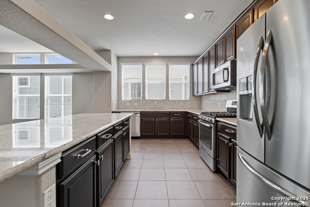 Listing photo id 10 for 327 Rachel St