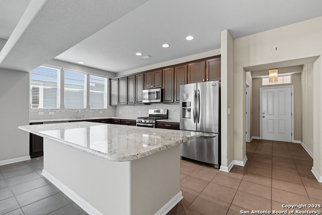 Listing photo id 11 for 327 Rachel St