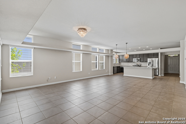 Listing photo id 14 for 327 Rachel St