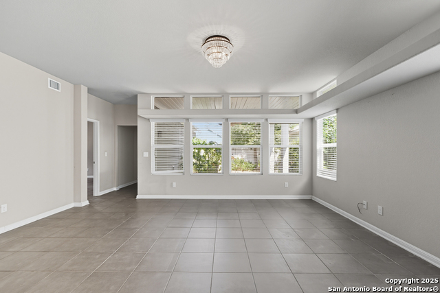 Listing photo id 15 for 327 Rachel St