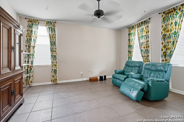 Listing photo id 18 for 327 Rachel St