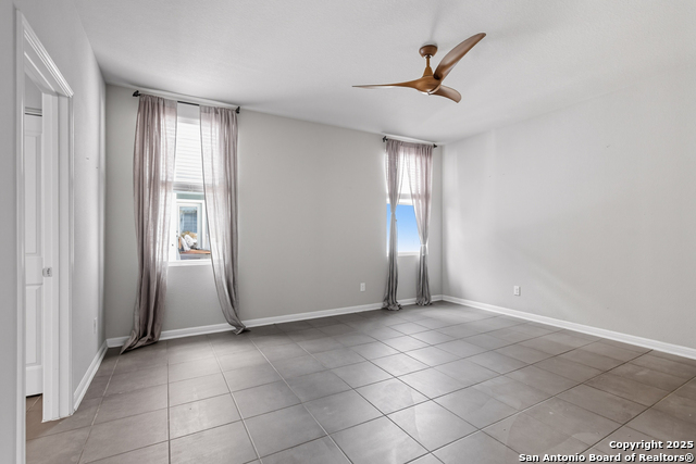 Listing photo id 19 for 327 Rachel St