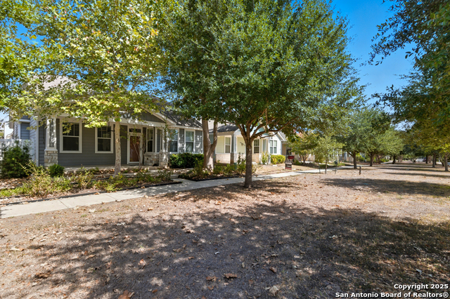 Listing photo id 1 for 327 Rachel St