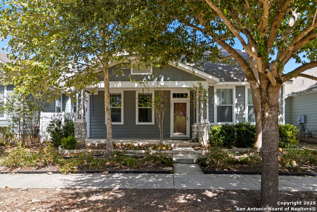 Listing photo id 2 for 327 Rachel St