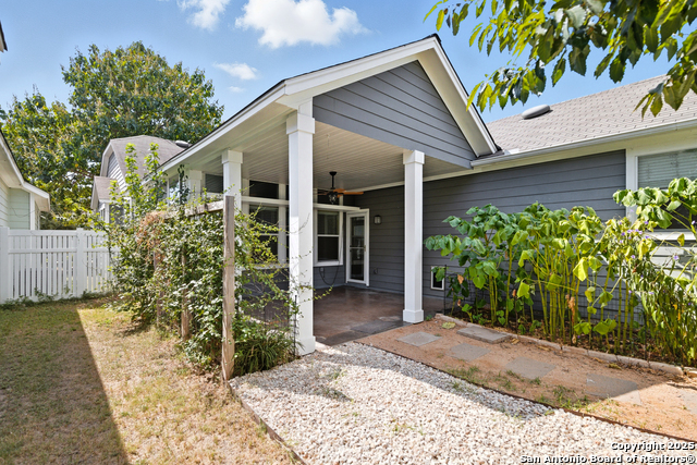 Listing photo id 5 for 327 Rachel St