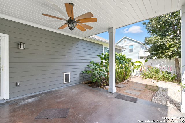 Listing photo id 7 for 327 Rachel St