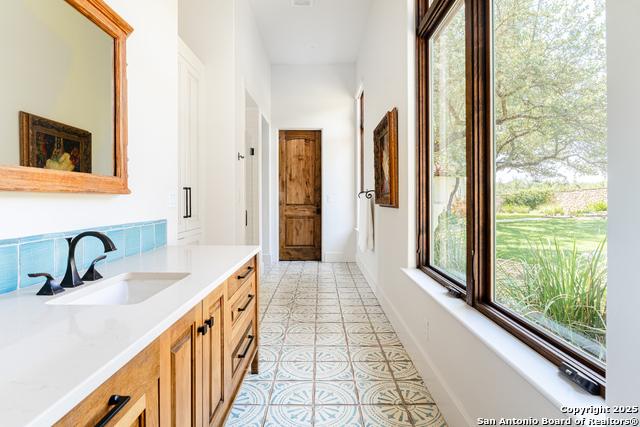 Listing photo id 33 for 24209 Scenic Loop