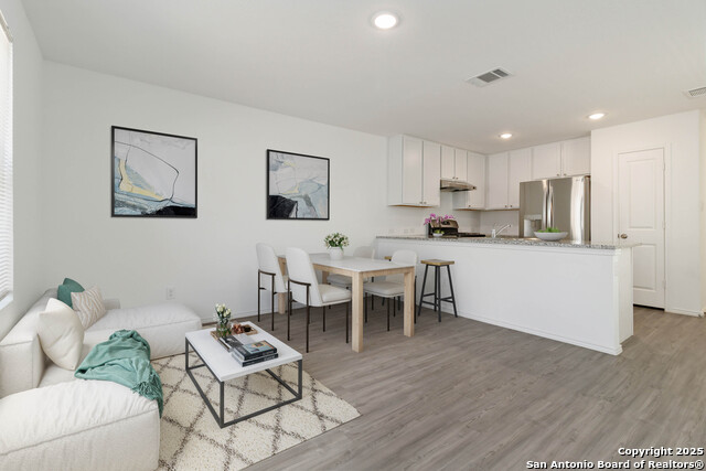 Image 4 of 28 For 10954 Presa Way