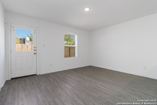 Image 7 of 28 For 10954 Presa Way