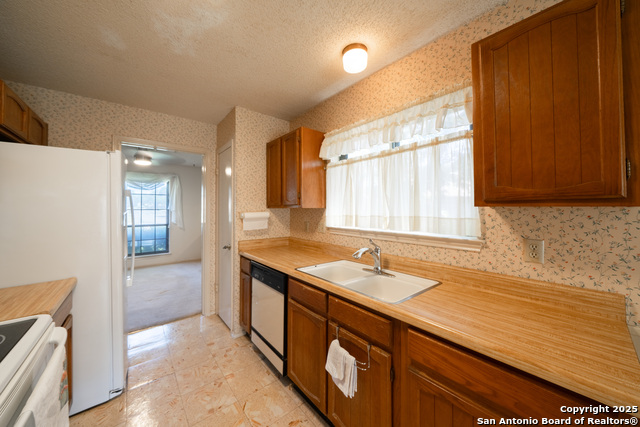 Image 10 of 29 For 1514 Lochshire St
