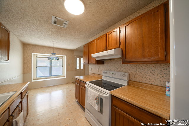 Image 11 of 29 For 1514 Lochshire St