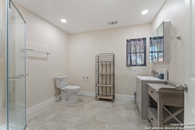 Image 18 of 33 For 789 Barbara