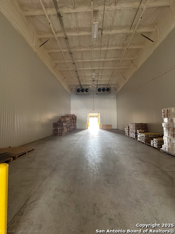 Listing photo id 8 for 9342 Loop 410  B7