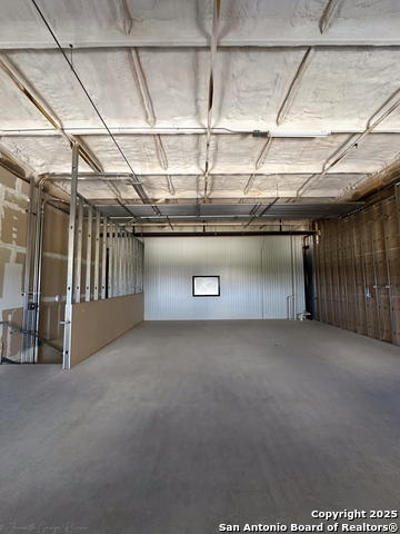 Listing photo id 15 for 9342 Loop 410  B7