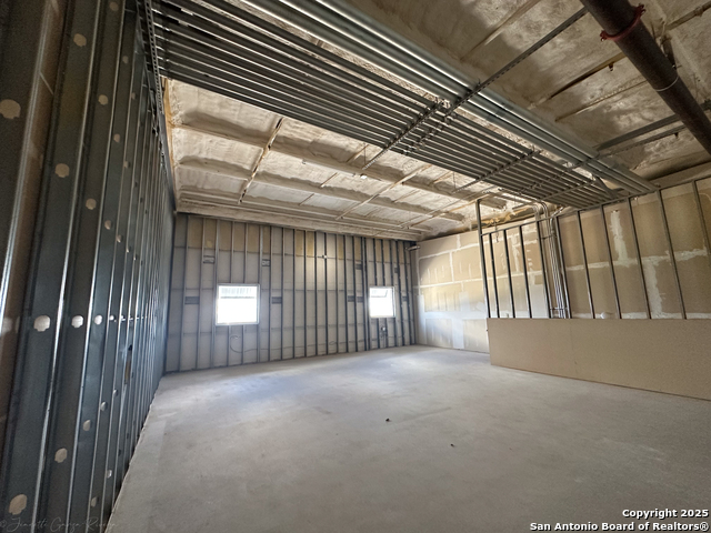 Listing photo id 17 for 9342 Loop 410  B7