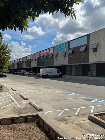 Listing photo id 0 for 9342 Loop 410  B7