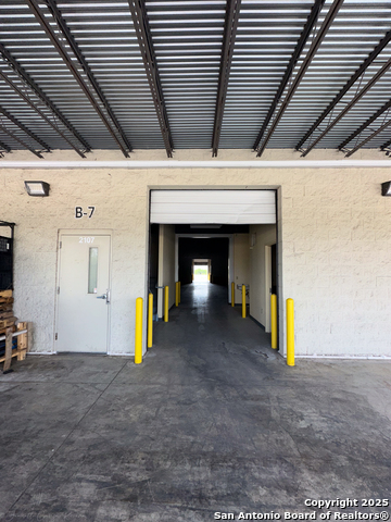 Listing photo id 1 for 9342 Loop 410  B7