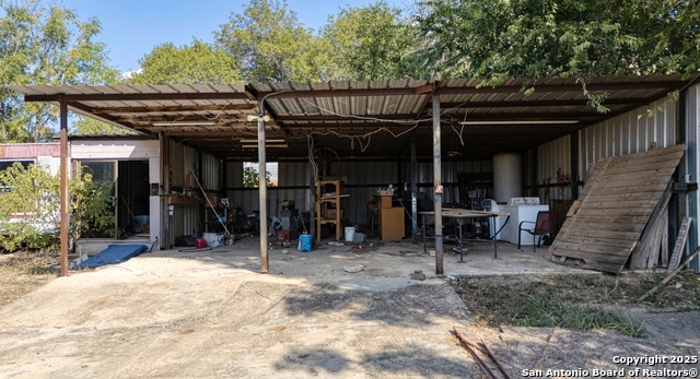 Listing photo id 4 for 4254 Twin Rise