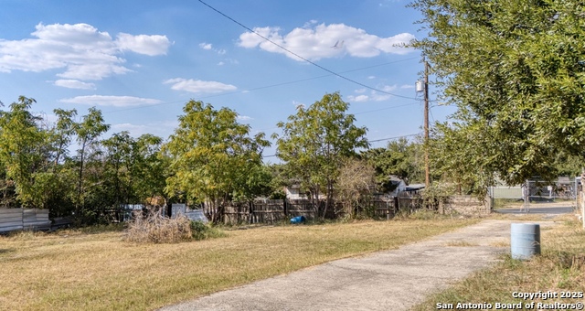 Listing photo id 7 for 4254 Twin Rise