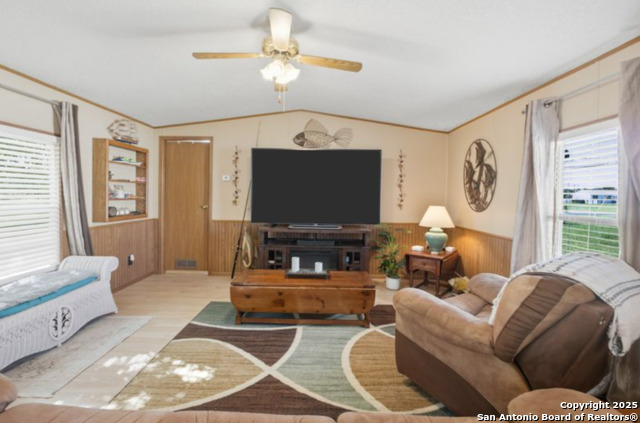 Listing photo id 2 for 1114 S Euclid Street