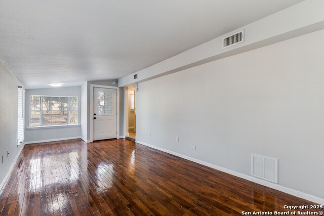 Image 9 of 9 For 122 Karm St  