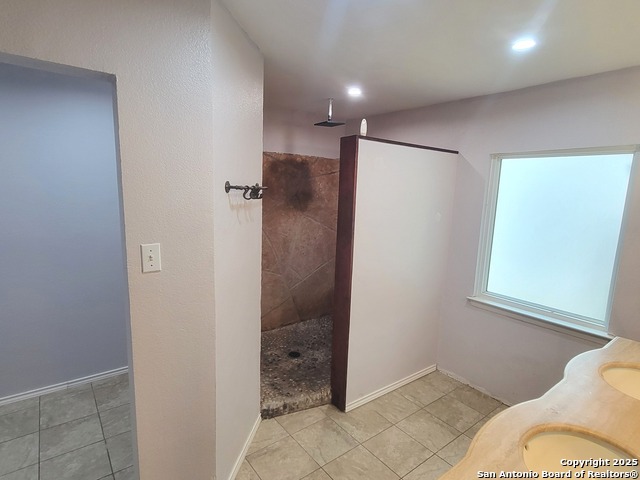 Image 17 of 20 For 3531 Oakfort