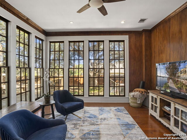 Image 18 of 42 For 9833 Saxet