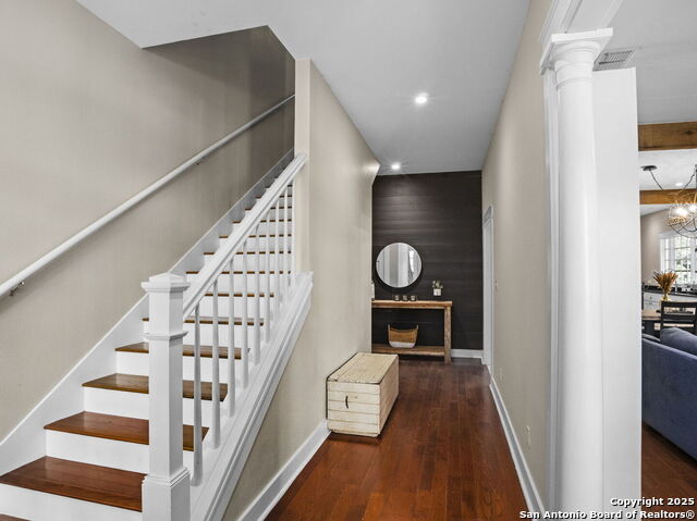 Image 19 of 42 For 9833 Saxet