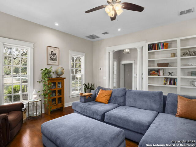 Image 8 of 42 For 9833 Saxet