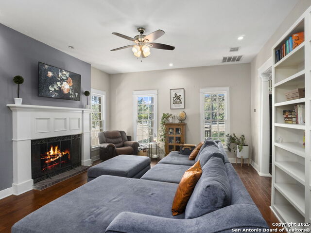 Image 9 of 42 For 9833 Saxet