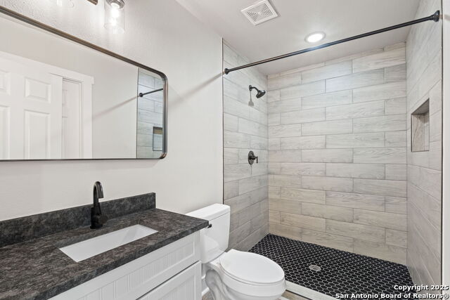 Listing photo id 13 for 123 Sandmeyer St